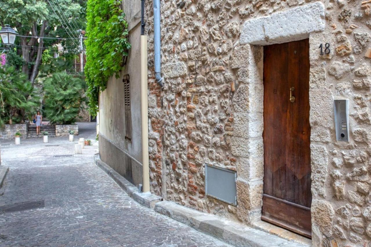 2-Star Apartment Close To Beaches And All Amenities Antibes Bagian luar foto